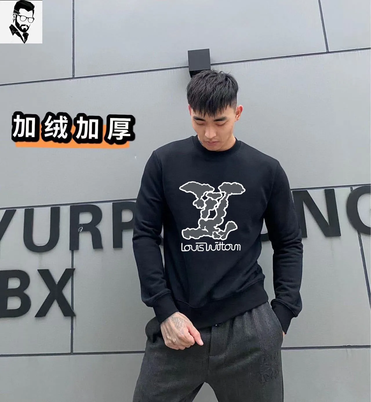 🅿️240 brand [LV Louis Vuitton] (Fat Man Gospel) 2025 Spring Style (Fleece Sweater) Tencel Roman velvet fabric. The upper body is extremely comfortable and skin-friendly. It is very elastic, does not cause pilling, is super warm, and is very comfortable to wear next to the body. It can be worn alone as a base layer. It makes you stylish and warm. It is simple and elegant, close to the body and warm. Size: M-5XL (can wear up to 220 pounds) Color: black